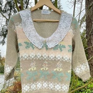 Sweater with Lace Collar - Beige and Green